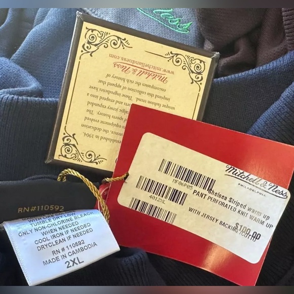 MITCHELL & NESS
MODEL - CHELSEA STRIPED WARM UP PANT 2XL - Picture 3 of 3